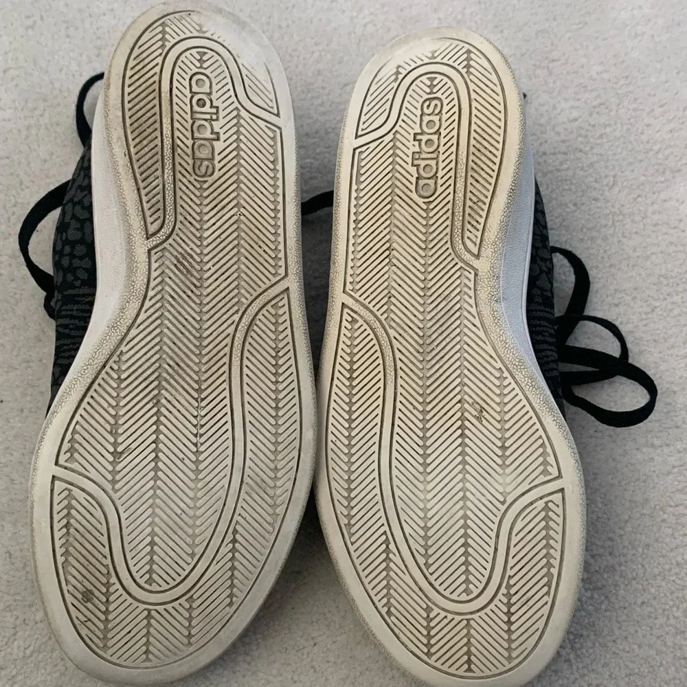 * 🔥HOST PICKS🔥* Adidas Cloudforam advantage shoes sneakers, printed, 5.5